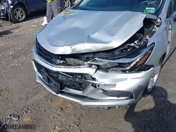 2017 Chevrolet Cruze LT with VIN 1G1BE5SM8H7257409, listed as a IAAI auction lot 41710308 with 90,784 mi miles. Bid and sale history available at carsss.com. Image 6.