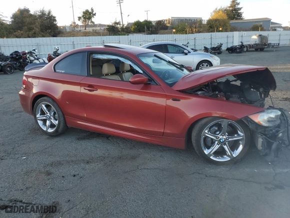 2009 BMW 1 Series 135i with VIN WBAUC73509VK95641, listed as a Copart auction lot 77600474 with 0 mi miles and Salvage Title. Bid and sale history available at carsss.com. Image 4.