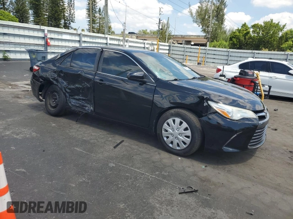 2017 Toyota Camry XLE z VIN 4T1BF1FK1HU781648, wystawiony jako Copart lot #57141715 z przebiegiem 70 437 mil mil oraz Szkoda całkowita • Salvage title. Historia ofert i sprzedaży dostępna na DreamBid. Obrazek 4.
