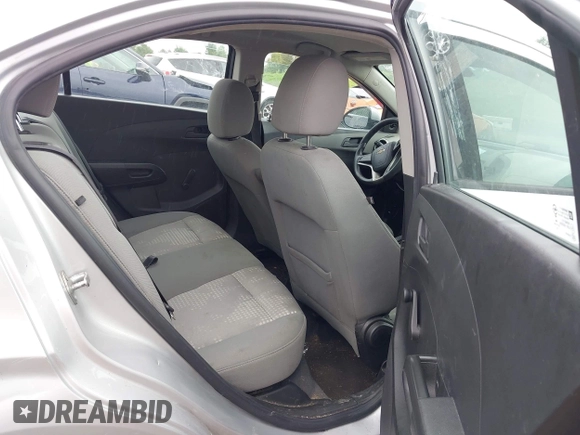 2015 Chevrolet Sonic LS z VIN 1G1JA5SH0F4115600, wystawiony jako IAAI lot #42693028 z przebiegiem 129 411 mil mil oraz . Historia ofert i sprzedaży dostępna na DreamBid. Obrazek 8.