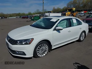 2016 Volkswagen Passat SE z VIN 1VWBT7A38GC016180, wystawiony jako IAAI lot #42132777 z przebiegiem 101 461 mil mil oraz . Historia ofert i sprzedaży dostępna na DreamBid. Obrazek 2.