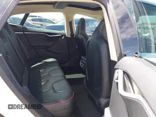 2014 Tesla Model S 60 z VIN 5YJSA1H13EFP33659, wystawiony jako IAAI lot #42101491 z przebiegiem 113 460 mil mil oraz . Historia ofert i sprzedaży dostępna na DreamBid. Obrazek 8.