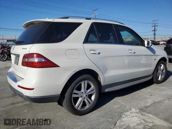 2012 Mercedes-Benz M 350 z VIN 4JGDA5HBXCA036533, wystawiony jako Copart lot #46351995 z przebiegiem 158 298 mil mil oraz Szkoda całkowita • Salvage title. Historia ofert i sprzedaży dostępna na DreamBid. Obrazek 3.