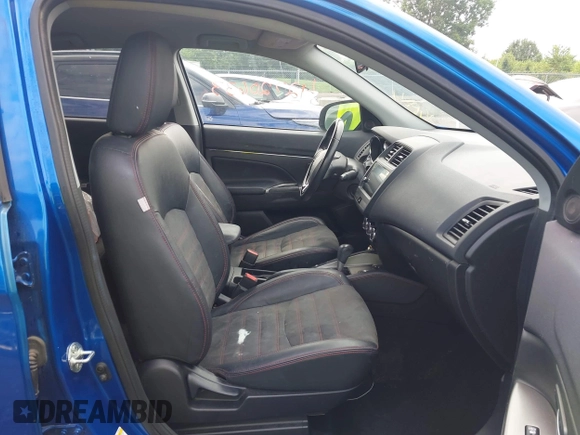 2018 Mitsubishi Outlander SE with VIN JA4AR3AW6JU000961, listed as a IAAI auction lot 42720633 with 124,554 mi miles and . Bid and sale history available at DreamBid. Image 5.