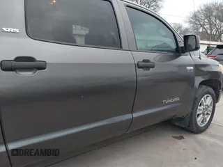 2016 Toyota Tundra SR5 z VIN 5TFEW5F16GX200433, wystawiony jako IAAI lot #41734078 z przebiegiem 183 233 mil mil oraz . Historia ofert i sprzedaży dostępna na DreamBid. Obrazek 18.