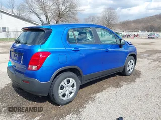 2015 Chevrolet Trax LS with VIN KL7CJKSBXFB235486, listed as a IAAI auction lot 41875595 with 125,301 mi miles. Bid and sale history available at carsss.com. Image 4.