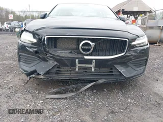 2019 Volvo S60 Momentum with VIN 7JRA22TK5KG018383, listed as a IAAI auction lot 42146289 with 111,227 mi miles. Bid and sale history available at carsss.com. Image 6.
