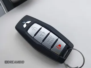 2023 Mitsubishi Outlander SE z VIN JA4J4UA84PZ056012, wystawiony jako IAAI lot #41858225 z przebiegiem 46 808 mil mil oraz . Historia ofert i sprzedaży dostępna na DreamBid. Obrazek 11.