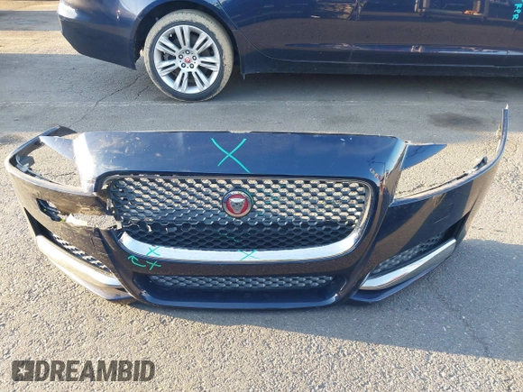 2016 Jaguar XF 35t Premium with VIN SAJBD4BV3GCY17499, listed as a IAAI auction lot 41828181 with 55,588 mi miles. Bid and sale history available at carsss.com. Image 12.