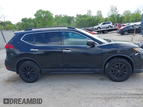 2017 Nissan Rogue SL z VIN 5N1AT2MV0HC816967, wystawiony jako IAAI lot #42190251 z przebiegiem 198 041 mil mil oraz . Historia ofert i sprzedaży dostępna na DreamBid. Obrazek 13.