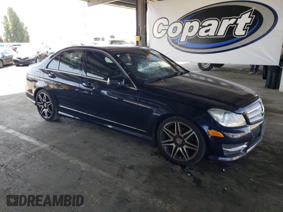 2013 Mercedes-Benz C 250 Sport с VIN WDDGF4HB1DA751415, выставлен на аукционе Copart как лот 60833735 с пробегом Не указан миль и Списание • Salvage title. История ставок и продаж доступна на DreamBid. Изображение 4.