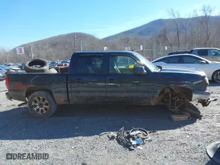 2006 Chevrolet Silverado 1500 LT1 with VIN 2GCEK13TX61232856, listed as a IAAI auction lot 41593832 with 186,273 mi miles. Bid and sale history available at carsss.com. Image 13.