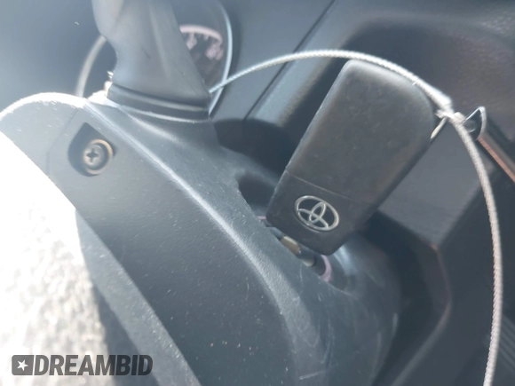 2023 Toyota Camry SE z VIN 4T1G11AK6PU770039, wystawiony jako IAAI lot #41375553 z przebiegiem 46 352 mil mil oraz . Historia ofert i sprzedaży dostępna na DreamBid. Obrazek 11.