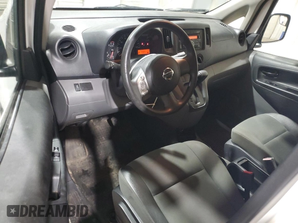 2017 Nissan NV200 S z VIN 3N6CM0KN1HK700458, wystawiony jako Copart lot #56231255 z przebiegiem 199 622 mil mil oraz Czysty tytuł • Clean title. Historia ofert i sprzedaży dostępna na DreamBid. Obrazek 8.