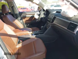 2023 Volkswagen Atlas SE z VIN 1V2WP2CA6PC533984, wystawiony jako IAAI lot #41021512 z przebiegiem 26 993 mil mil oraz . Historia ofert i sprzedaży dostępna na DreamBid. Obrazek 5.