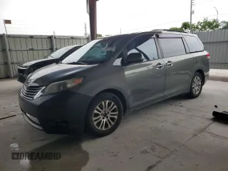 2011 Toyota Sienna XLE AAS z VIN 5TDYK3DC5BS061508, wystawiony jako Copart lot #59697655 z przebiegiem 213 039 mil mil oraz Czysty tytuł • Clean title. Historia ofert i sprzedaży dostępna na DreamBid. Obrazek 1.