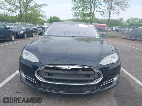 2014 Tesla Model S 60 with VIN 5YJSA1H13EFP33693, listed as a IAAI auction lot 42132094 with Not Provided miles and . Bid and sale history available at DreamBid. Image 11.