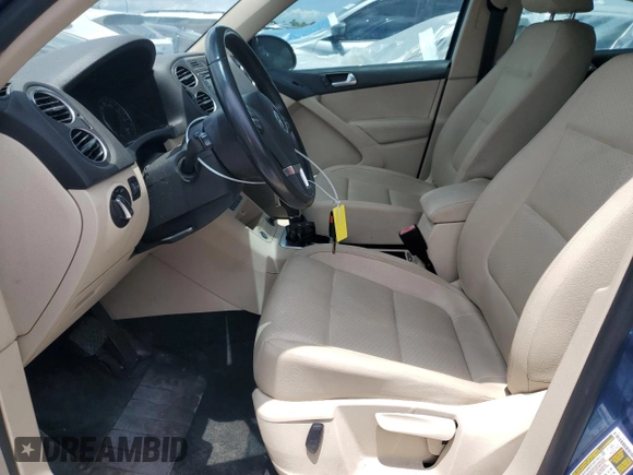 2017 Volkswagen Tiguan S z VIN WVGAV7AX7HK009929, wystawiony jako Copart lot #52893595 z przebiegiem 88 659 mil mil oraz Czysty tytuł • Clean title. Historia ofert i sprzedaży dostępna na DreamBid. Obrazek 7.