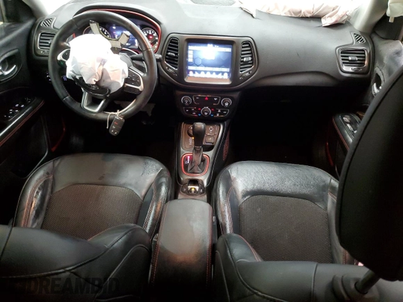 2018 Jeep Compass Trailhawk z VIN 3C4NJDDBXJT342632, wystawiony jako Copart lot #57302595 z przebiegiem 84 160 mil mil oraz Czysty tytuł • Clean title. Historia ofert i sprzedaży dostępna na DreamBid. Obrazek 8.