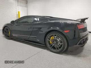 2011 Lamborghini Gallardo z VIN ZHWGU7AJXBLA10128, wystawiony jako Copart lot #54581305 z przebiegiem 10 150 mil mil oraz Szkoda całkowita • Salvage title. Historia ofert i sprzedaży dostępna na DreamBid. Obrazek 2.
