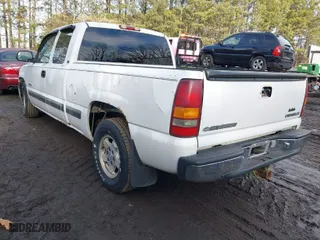 2001 Chevrolet Silverado 1500 LS with VIN 2GCEC19T111166937, listed as a IAAI auction lot 41422853 with 245,458 mi miles. Bid and sale history available at carsss.com. Image 3.