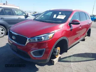 2017 Kia Sorento LX z VIN 5XYPG4A39HG278976, wystawiony jako IAAI lot #41830344 z przebiegiem 35 967 mil mil oraz . Historia ofert i sprzedaży dostępna na DreamBid. Obrazek 2.