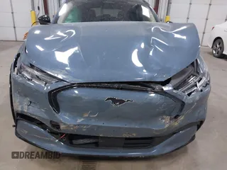 2023 Ford Mustang Mach-E Premium z VIN 3FMTK3SU7PMA77881, wystawiony jako IAAI lot #42277009 z przebiegiem Nie podano mil oraz . Historia ofert i sprzedaży dostępna na DreamBid. Obrazek 6.