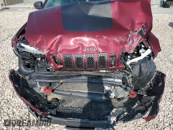 2020 Jeep Cherokee Trailhawk Elite z VIN 1C4PJMBN4LD549550, wystawiony jako Copart lot #64161064 z przebiegiem Nie podano mil oraz Szkoda całkowita • Salvage title. Historia ofert i sprzedaży dostępna na DreamBid. Obrazek 12.