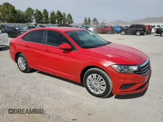 2019 Volkswagen Jetta S z VIN 3VWCB7BU1KM180098, wystawiony jako Copart lot #56937755 z przebiegiem 102 852 mil mil oraz Czysty tytuł • Clean title. Historia ofert i sprzedaży dostępna na DreamBid. Obrazek 4.