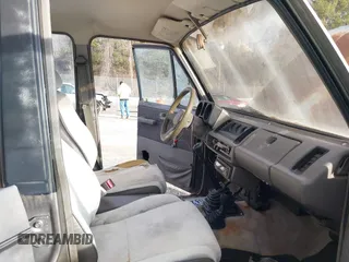 1990 Isuzu Trooper z VIN JACCH58R0L8900522, wystawiony jako IAAI lot #41642808 z przebiegiem 177 690 mil mil oraz . Historia ofert i sprzedaży dostępna na DreamBid. Obrazek 5.