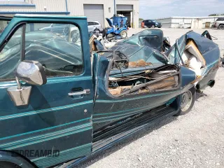 1995 Chevrolet Chevy Van z VIN 1GBEG25K7SF103122, wystawiony jako Copart lot #68112704 z przebiegiem Nie podano mil oraz Szkody całkowita. Historia ofert i sprzedaży dostępna na DreamBid. Obrazek 10.