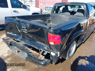2001 Chevrolet S-10 LS with VIN 1GCCS19W718230397, listed as a IAAI auction lot 41293765 with 151,578 mi miles and . Bid and sale history available at DreamBid. Image 6.