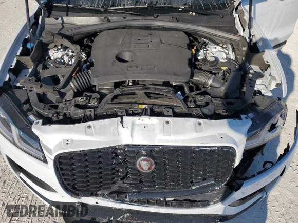 2021 Jaguar F-Pace R-Dynamic S z VIN SADCT2FU5MA681304, wystawiony jako Copart lot #43956495 z przebiegiem 28 466 mil mil oraz Szkoda całkowita • Salvage title. Historia ofert i sprzedaży dostępna na DreamBid. Obrazek 12.