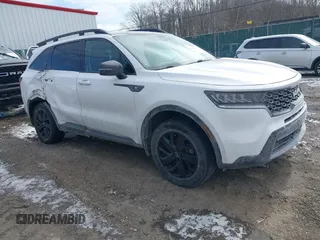 2022 Kia Sorento X-Line S z VIN 5XYRLDLCXNG150954, wystawiony jako IAAI lot #41581664 z przebiegiem 52 382 mil mil oraz . Historia ofert i sprzedaży dostępna na DreamBid. Obrazek 1.