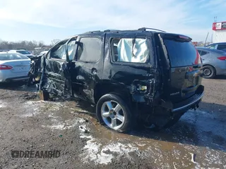 2010 Chevrolet Tahoe LTZ z VIN 1GNUCCE02AR185790, wystawiony jako IAAI lot #41105345 z przebiegiem 123 733 mil mil oraz . Historia ofert i sprzedaży dostępna na DreamBid. Obrazek 3.