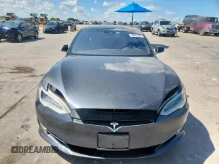 2016 Tesla Model S 90D z VIN 5YJSA1E40GF145137, wystawiony jako Copart lot #62027605 z przebiegiem 92 060 mil mil oraz Szkoda całkowita • Salvage title. Historia ofert i sprzedaży dostępna na DreamBid. Obrazek 5.