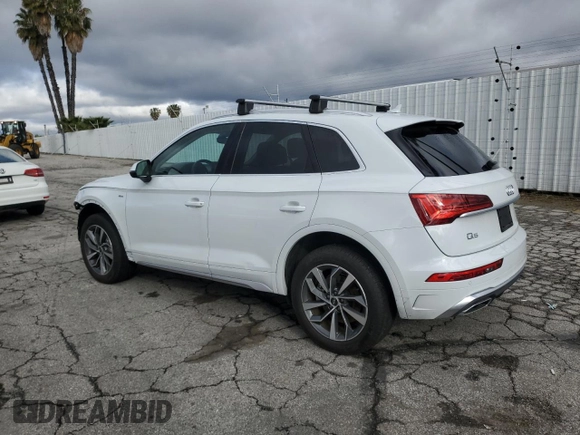 2023 Audi Q5 S line Premium Plus z VIN WA1EAAFY4P2160526, wystawiony jako Copart lot #46300265 z przebiegiem 8354 mil mil oraz Szkody całkowita. Historia ofert i sprzedaży dostępna na DreamBid. Obrazek 2.