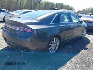 2016 Lincoln MKZ z VIN 3LN6L2G90GR632116, wystawiony jako IAAI lot #41836442 z przebiegiem 121 223 mil mil oraz . Historia ofert i sprzedaży dostępna na DreamBid. Obrazek 4.