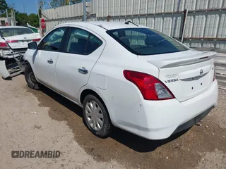 2017 Nissan Versa SV z VIN 3N1CN7AP6HL842992, wystawiony jako IAAI lot #42001775 z przebiegiem Nie podano mil oraz . Historia ofert i sprzedaży dostępna na DreamBid. Obrazek 3.