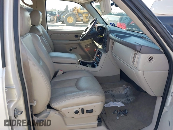 2005 Cadillac Escalade z VIN 1GYEC63TX5R114526, wystawiony jako IAAI lot #41685638 z przebiegiem 167 048 mil mil oraz . Historia ofert i sprzedaży dostępna na DreamBid. Obrazek 5.
