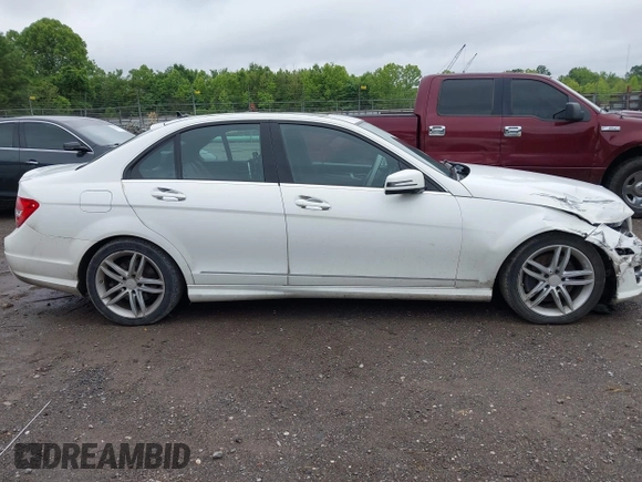 2013 Mercedes-Benz C 300 Sport с VIN WDDGF8AB3DA820171, выставлен на аукционе IAAI как лот 42329459 с пробегом 157 627 миль миль и . История ставок и продаж доступна на DreamBid. Изображение 13.