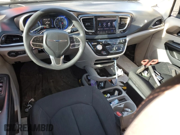 2018 Chrysler Pacifica Touring with VIN 2C4RC1DGXJR293893, listed as a Copart auction lot 41871185 with 141,447 mi miles and Clean title. Bid and sale history available at DreamBid. Image 8.