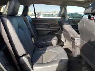 2024 Toyota Highlander XLE z VIN 5TDAAAA56RS006753, wystawiony jako Copart lot #43558345 z przebiegiem 86 961 mil mil oraz Szkoda całkowita • Salvage title. Historia ofert i sprzedaży dostępna na DreamBid. Obrazek 11.