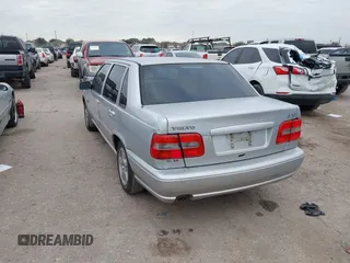 1999 Volvo S70 z VIN YV1LS55A1X1602832, wystawiony jako IAAI lot #41419464 z przebiegiem 243 610 mil mil oraz . Historia ofert i sprzedaży dostępna na DreamBid. Obrazek 3.