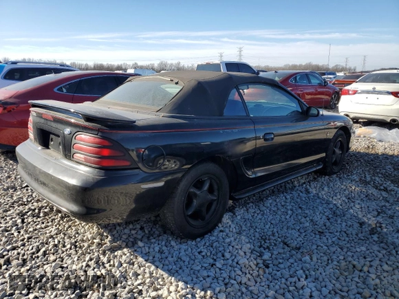 1995 Ford Mustang with VIN 1FALP4448SF190214, listed as a Copart auction lot 88810045 with 215,606 mi miles and Clean title. Bid and sale history available at DreamBid. Image 3.