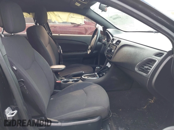 2014 Chrysler 200 Touring with VIN 1C3CCBBB0EN118983, listed as a IAAI auction lot 41924484 with 120,002 mi miles. Bid and sale history available at carsss.com. Image 5.