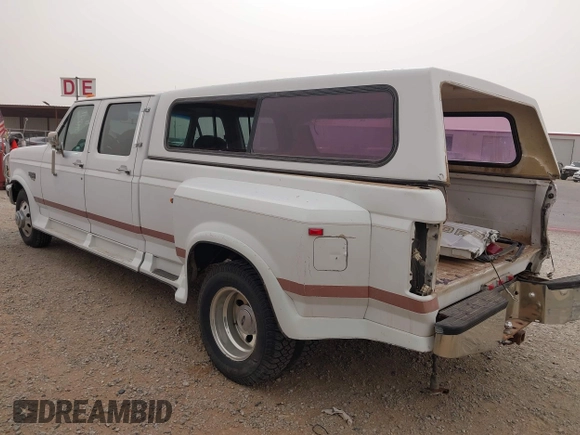 1995 Ford F-350 z VIN 1FTJW35F7SEA36906, wystawiony jako IAAI lot #41925888 z przebiegiem 162 121 mil mil oraz . Historia ofert i sprzedaży dostępna na DreamBid. Obrazek 3.