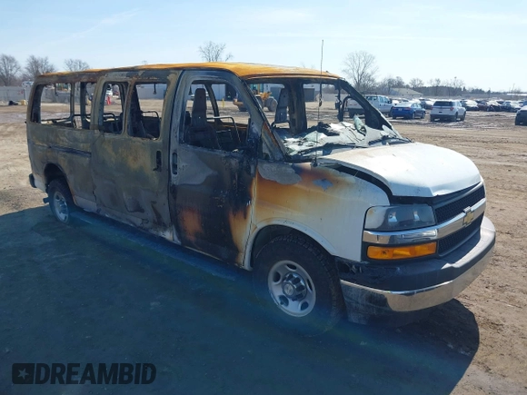 2020 Chevrolet Express Passenger LT z VIN 1GAZGPFGXL1155159, wystawiony jako IAAI lot #41780205 z przebiegiem Nie podano mil oraz . Historia ofert i sprzedaży dostępna na DreamBid. Obrazek 1.