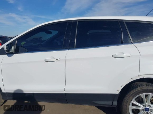 2017 Ford Escape SE z VIN 1FMCU0GD4HUC98899, wystawiony jako IAAI lot #41633762 z przebiegiem 72 245 mil mil oraz . Historia ofert i sprzedaży dostępna na DreamBid. Obrazek 15.