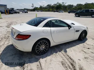 2018 Mercedes-Benz SLC 300 z VIN WDDPK3JA6JF152323, wystawiony jako Copart lot #51812223 z przebiegiem 24 861 mil mil oraz . Historia ofert i sprzedaży dostępna na DreamBid. Obrazek 3.
